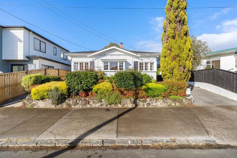 Photo of property in 1 Manor Place, Point Chevalier, Auckland, 1022
