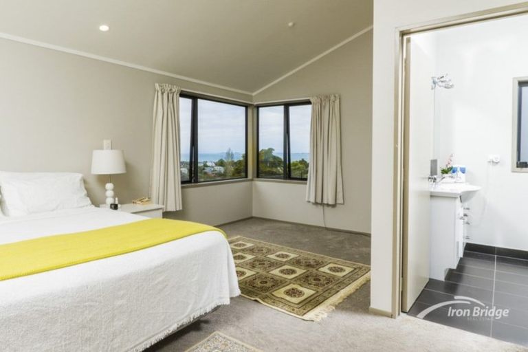 Photo of property in 4/431 East Coast Road, Mairangi Bay, Auckland, 0630