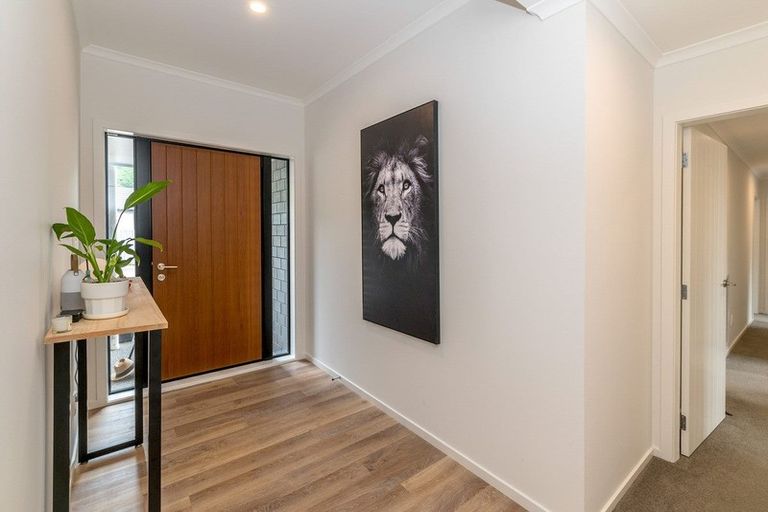 Photo of property in 6 Saint Vincent Way, Waikanae, 5036