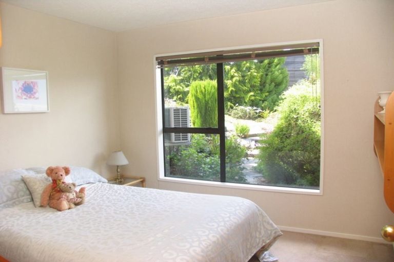 Photo of property in 6 Thorn Crescent, Fernhill, Queenstown, 9300