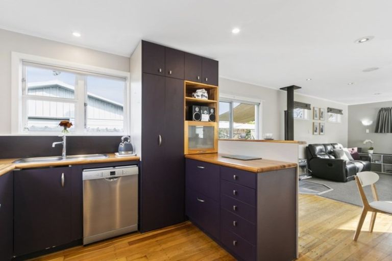 Photo of property in 60 Horoeka Street, Stokes Valley, Lower Hutt, 5019