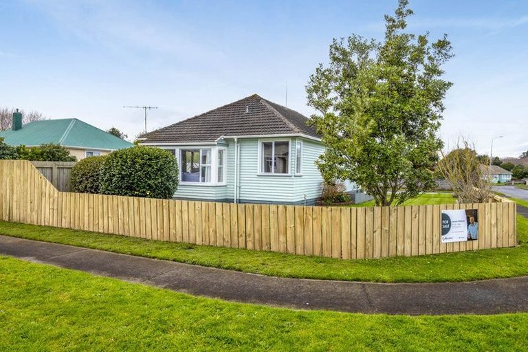 Photo of property in 1 Malone Place, Hawera, 4610