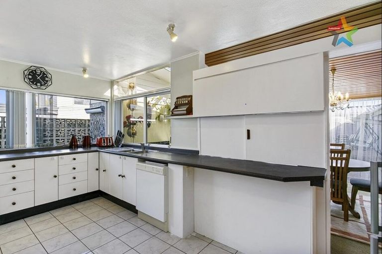 Photo of property in 20 Park Avenue, Epuni, Lower Hutt, 5011