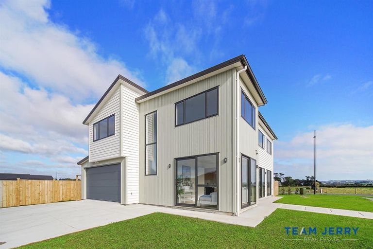 Photo of property in 1 Korowhiti Road, Clarks Beach, 2122