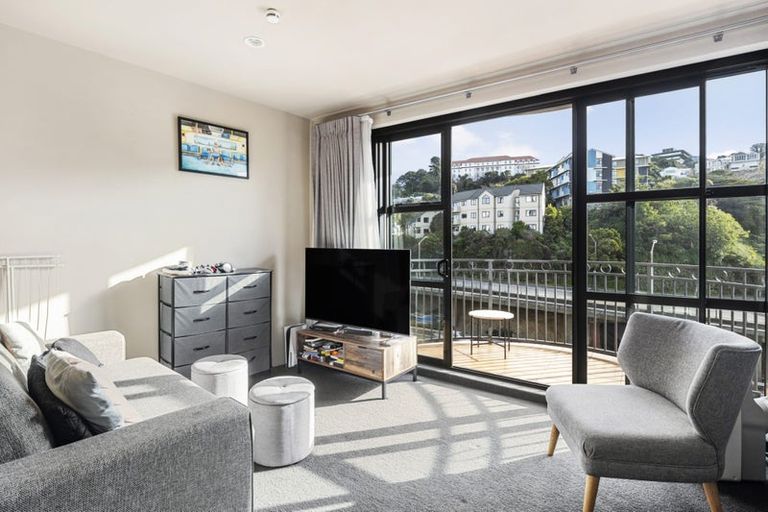 Photo of property in Atrium Towers, 5p/154 The Terrace, Wellington Central, Wellington, 6011