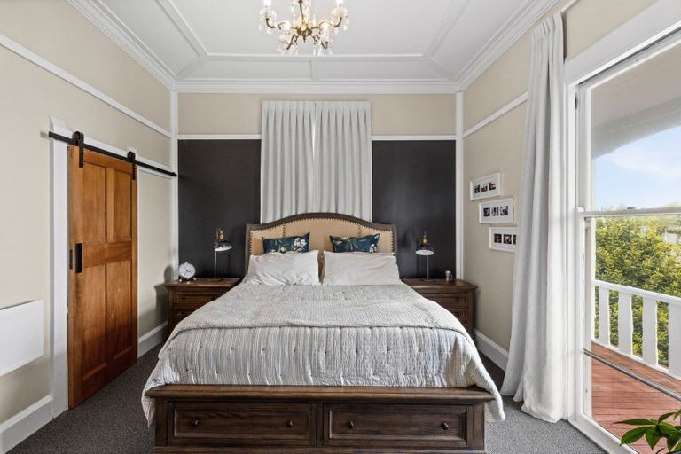 Photo of property in 10 Cobden Road, Bluff Hill, Napier, 4110