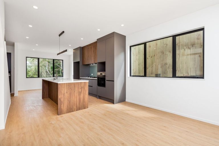Photo of property in 9a Endurance Rise, Orewa, 0931