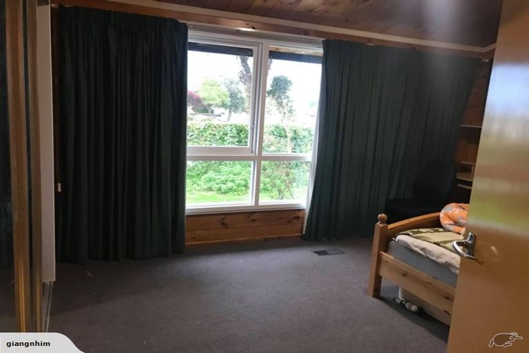 Photo of property in 1 Kent Crescent, Awapuni, Palmerston North, 4412