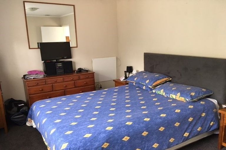 Photo of property in 1/29 Ridgewood Crescent, Birkenhead, Auckland, 0626