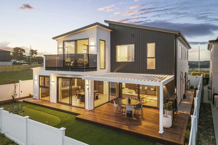 Photo of property in 214 Vaughans Road, Long Bay, Albany, 0792