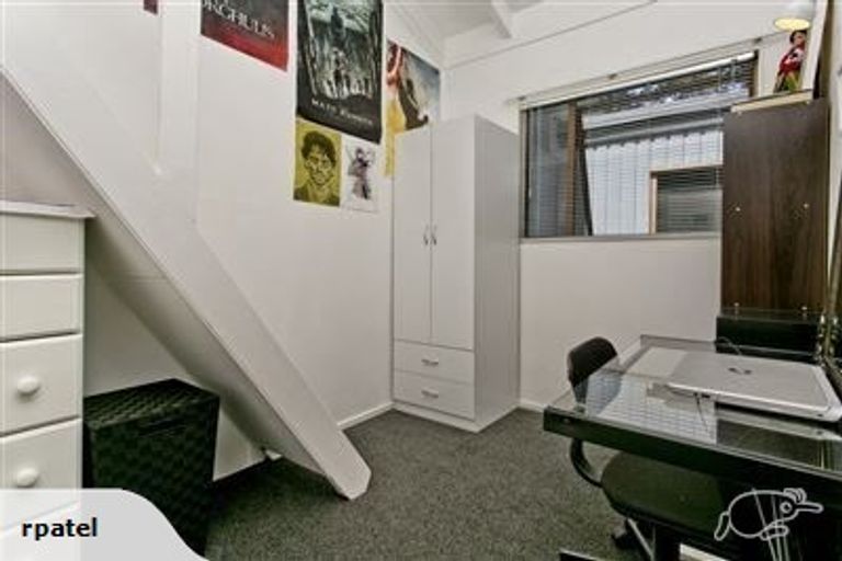 Photo of property in 1/9a Wyvern Place, Glenfield, Auckland, 0629