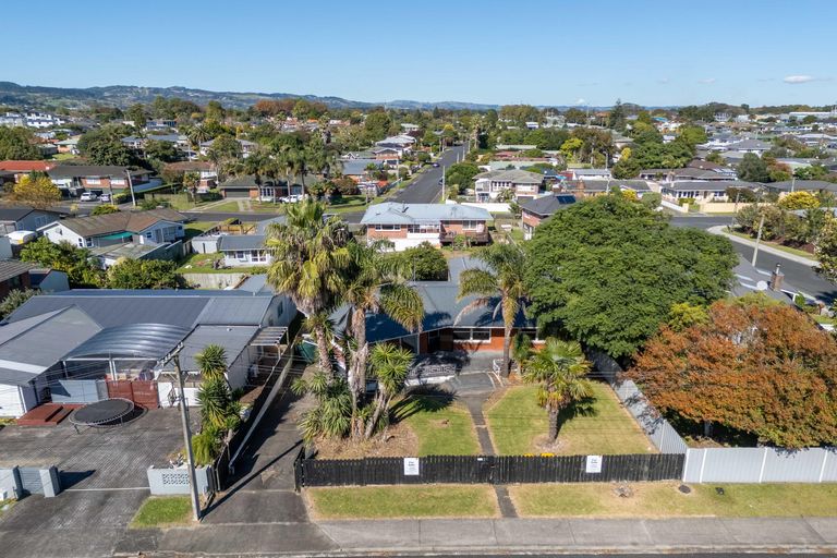 Photo of property in 3 Halberg Street, Glenfield, Auckland, 0629