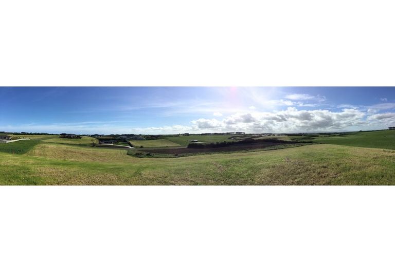 Photo of property in 6 Larlin Heights, Hawera, 4675