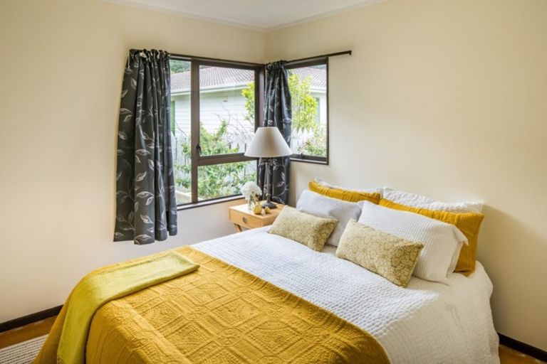 Photo of property in 7 Saint Aidans Way, Tawa, Wellington, 5028