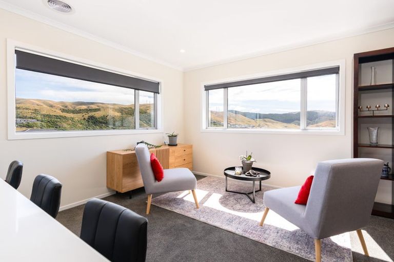 Photo of property in 17 Prestwich Rise, Churton Park, Wellington, 6037