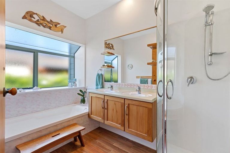 Photo of property in 32 Maesbury Close, Papamoa Beach, Papamoa, 3118