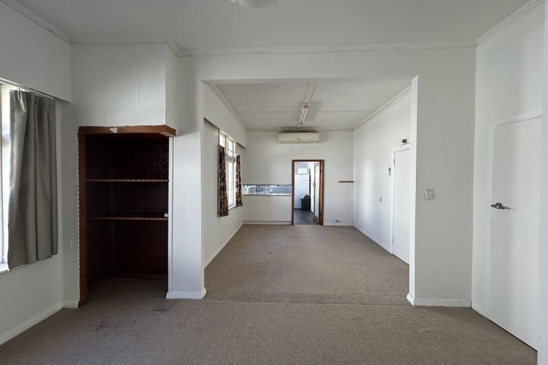 Photo of property in 96 Derwent Street, Island Bay, Wellington, 6023
