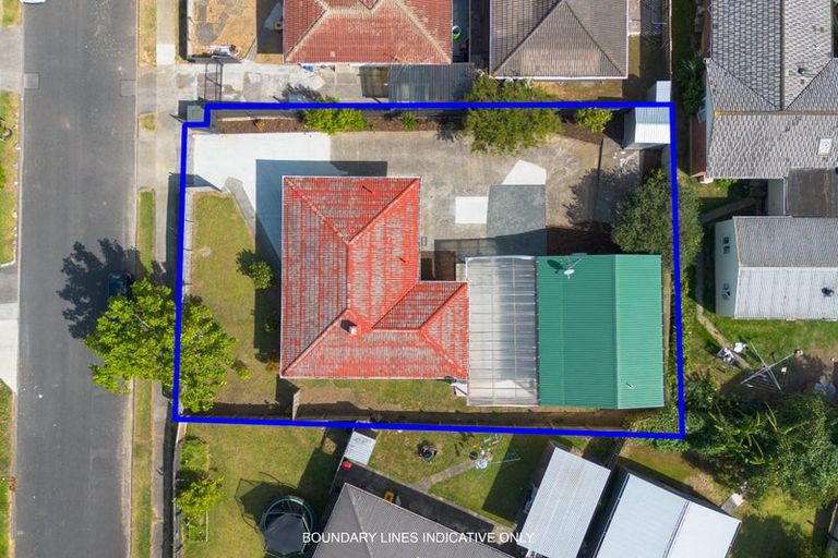 Photo of property in 33 Convair Crescent, Mangere, Auckland, 2022