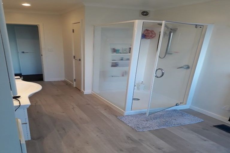 Photo of property in 129 Nicholson Road, Khandallah, Wellington, 6035