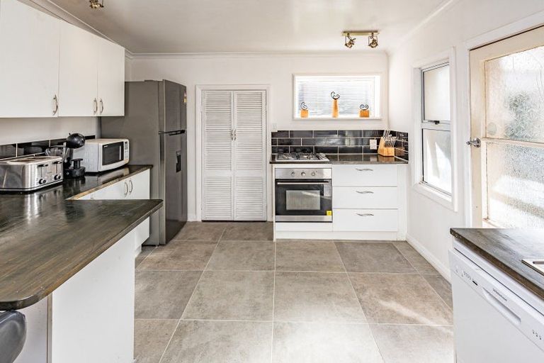 Photo of property in 22 Cambridge Street, Gonville, Whanganui, 4501