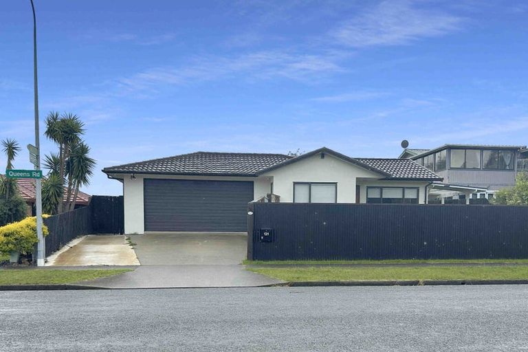 Photo of property in 121 Queens Road, Waikanae Beach, Waikanae, 5036