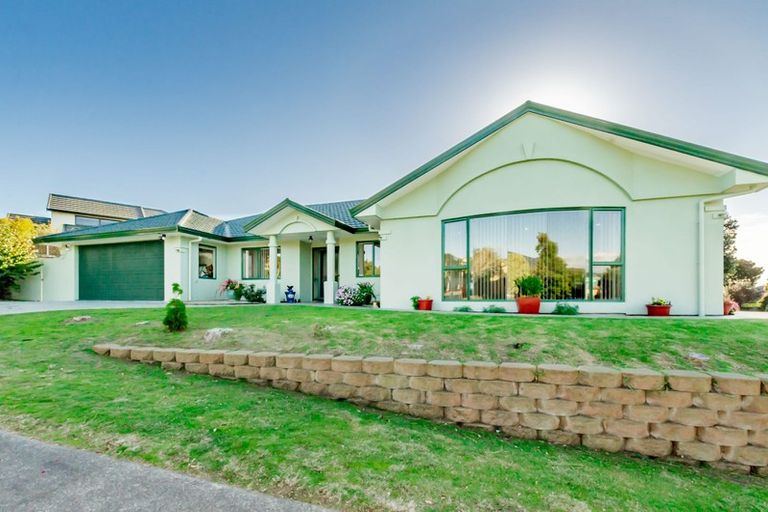 Photo of property in 2 Millennium Hill, Paraparaumu, 5032