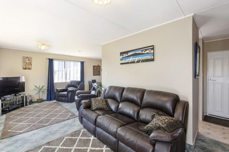 Photo of property in 17 Grenville Street, Levin, 5510