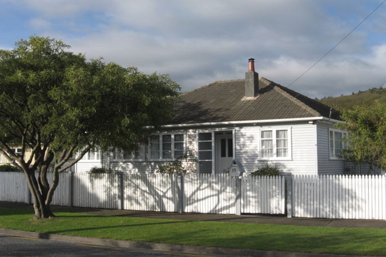 Photo of property in 15 Hodgins Grove, Naenae, Lower Hutt, 5011