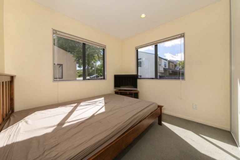 Photo of property in 3 Sun Place, Henderson, Auckland, 0612