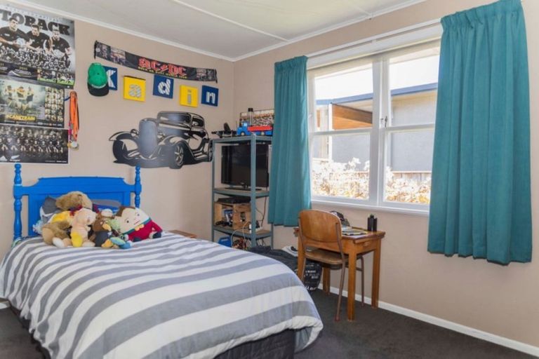 Photo of property in 17 Smith Street, Dannevirke, 4930