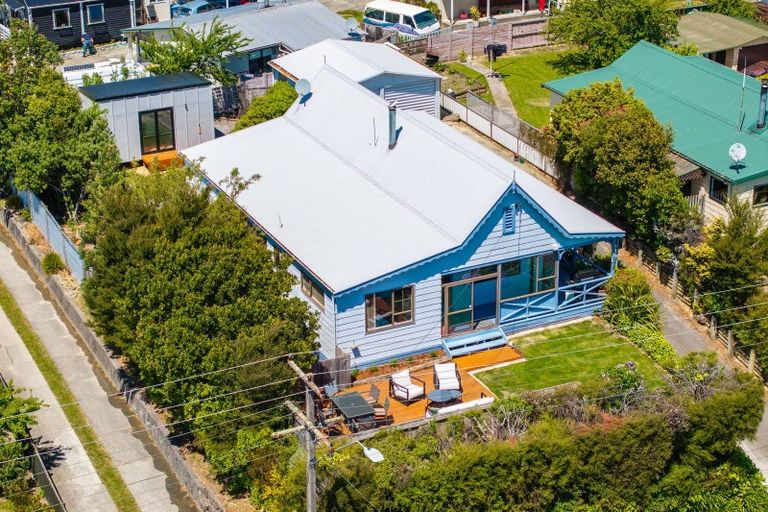 Photo of property in 168 Waikawa Road, Picton, 7220