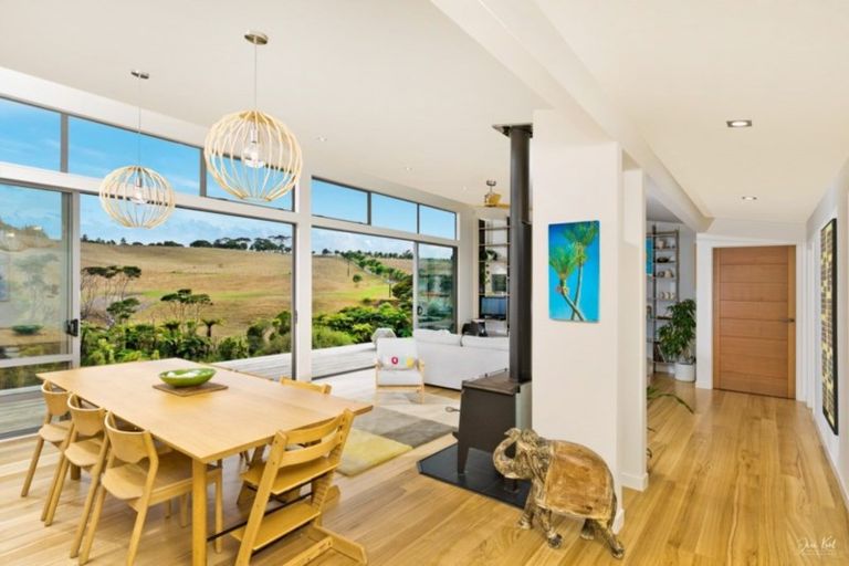 Photo of property in 126 Taiapa Road, Muriwai, 0881