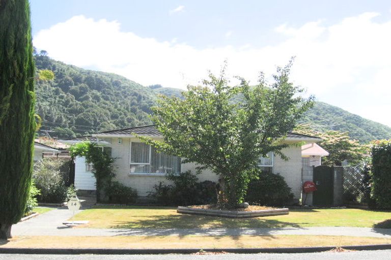 Photo of property in 14 Denver Grove, Totara Park, Upper Hutt, 5018