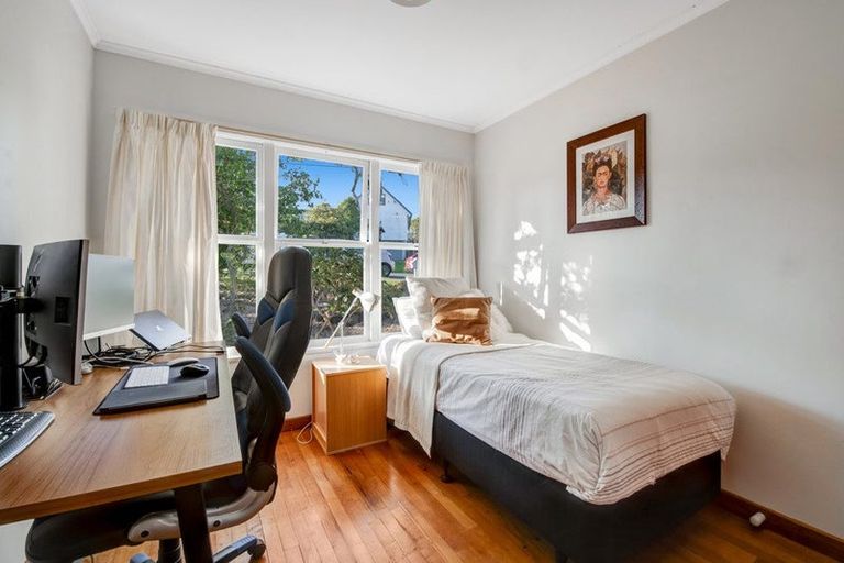 Photo of property in 19 View Road, Glenfield, Auckland, 0627