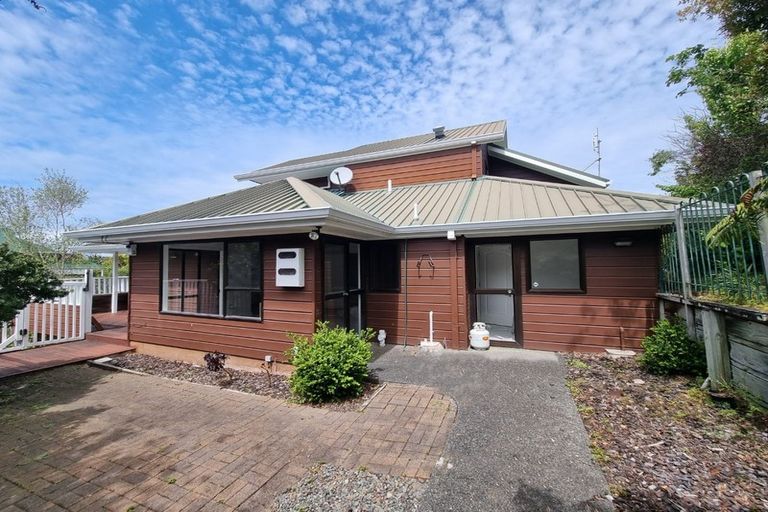 Photo of property in 15 Penguin Drive, Murrays Bay, Auckland, 0630