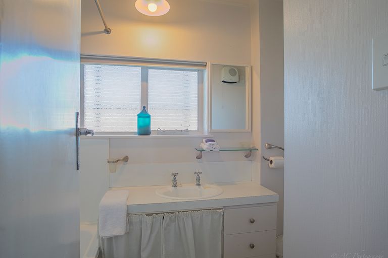 Photo of property in 1-12/48 The Bay Hill, Timaru, 7910