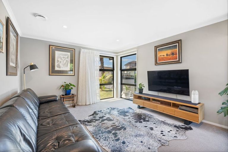 Photo of property in 24 Barbados Way, One Tree Point, 0118