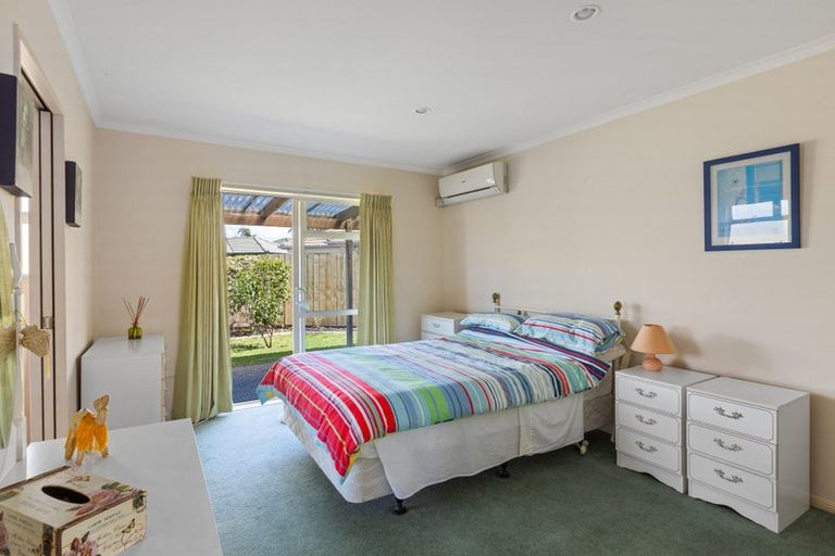 Photo of property in 11 Francis Skinner Place, Orewa, 0931