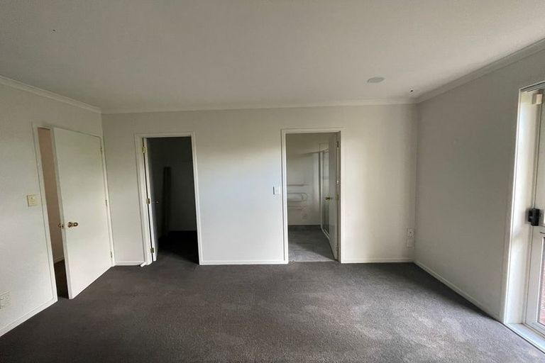 Photo of property in 595 Great South Road, Rosehill, Papakura, 2113