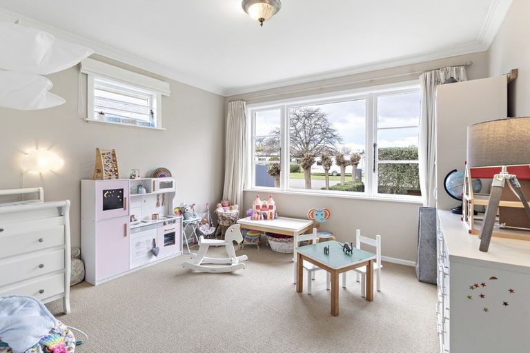 Photo of property in 17 Sackville Street, Martinborough, 5711