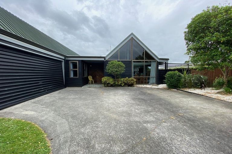 Photo of property in 9 Truscott Grove, Awapuni, Palmerston North, 4412