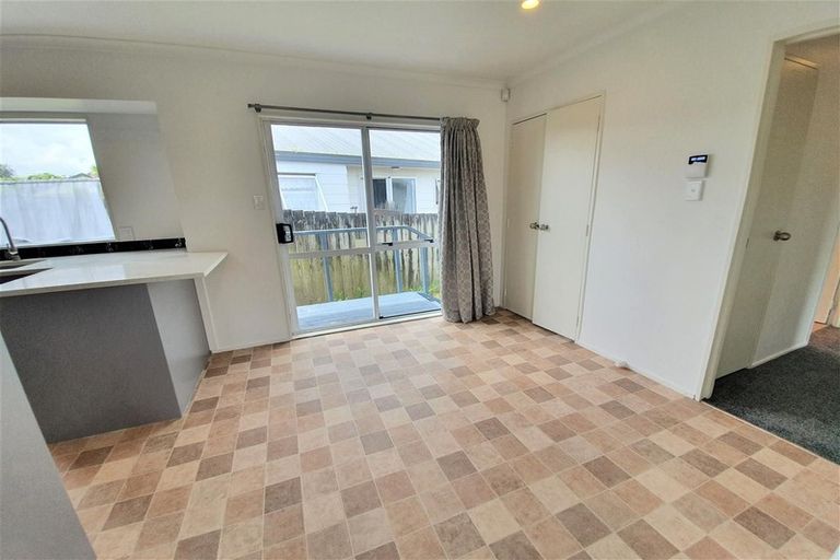 Photo of property in 2/43 Solveig Place, Randwick Park, Auckland, 2105