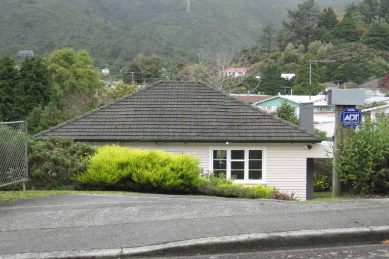 Photo of property in 5 Kopara Grove, Stokes Valley, Lower Hutt, 5019