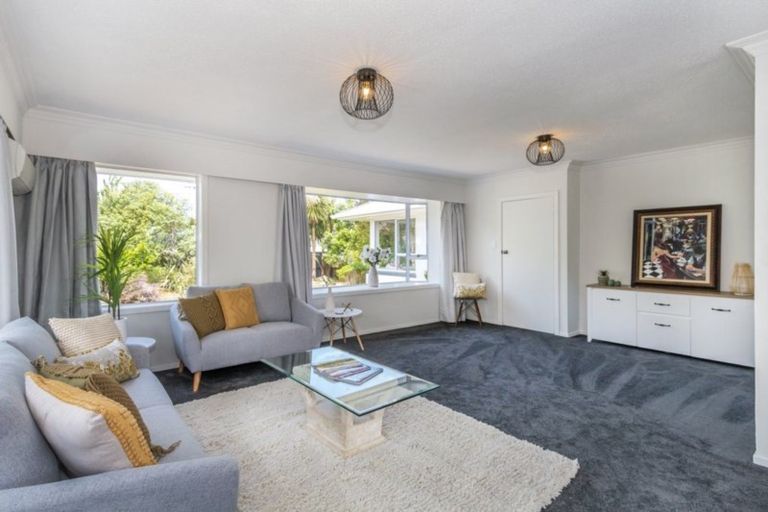 Photo of property in 7 Pinehurst Crescent, Russley, Christchurch, 8042