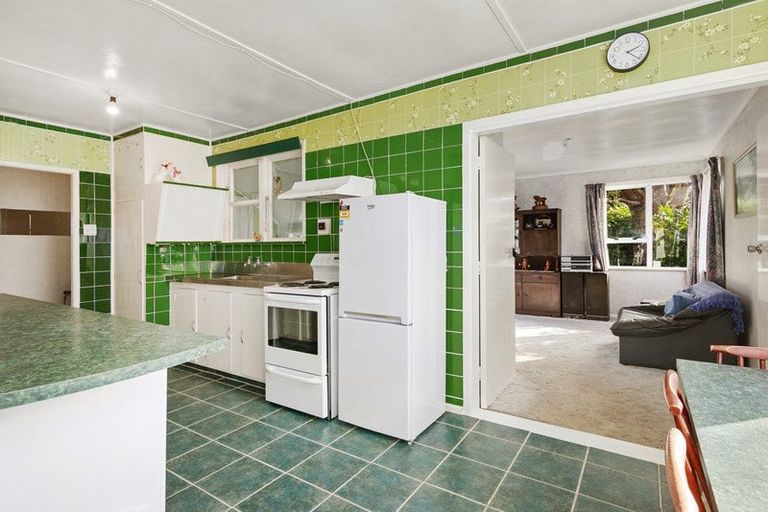 Photo of property in 100 Moorefield Road, Johnsonville, Wellington, 6037