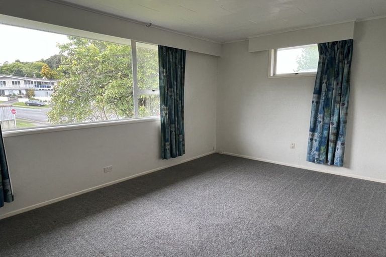 Photo of property in 3 Kendal Place, Merrilands, New Plymouth, 4312