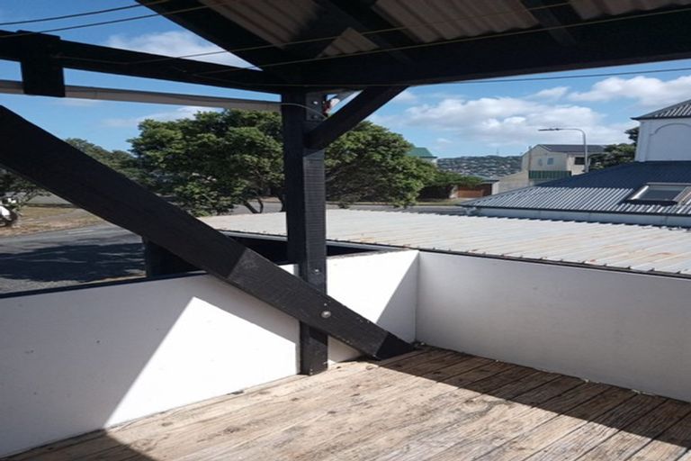 Photo of property in 140 Akaroa Drive, Maupuia, Wellington, 6022