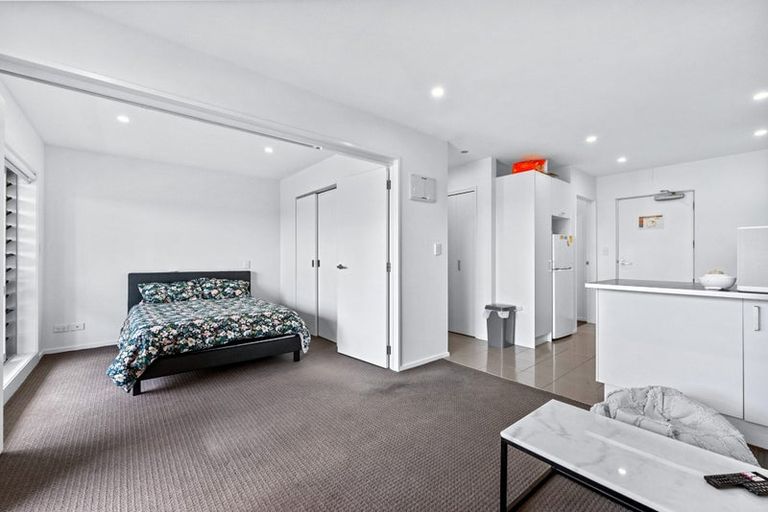 Photo of property in 16b/71 Spencer Road, Oteha, Auckland, 0632