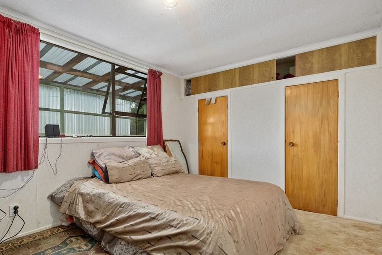 Photo of property in 15 Te Henga Road, Waitakere, Henderson, 0781