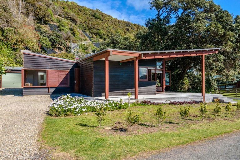 Photo of property in 135 Long Beach Road, Russell, 0202